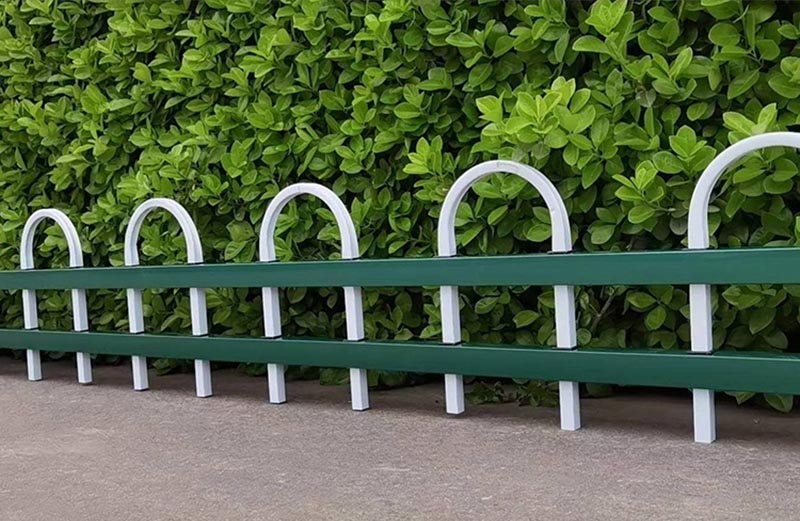 U型草坪護欄圖片