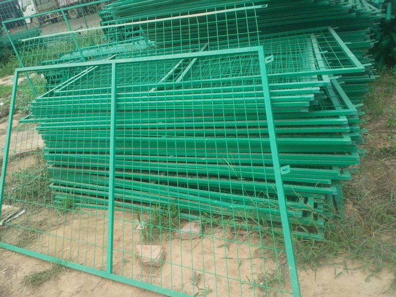 如何分辨護欄網(wǎng)質(zhì)量的好壞 如何分辨護欄網(wǎng)質(zhì)量的好壞