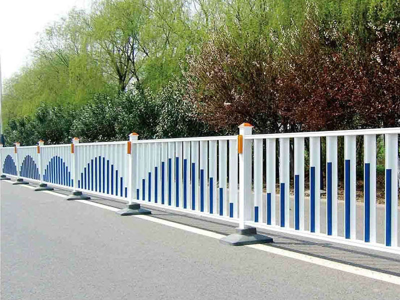道路隔離護欄圖片