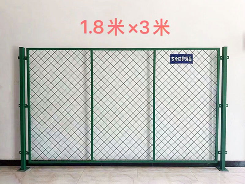 鋼板網(wǎng)菱形孔護欄