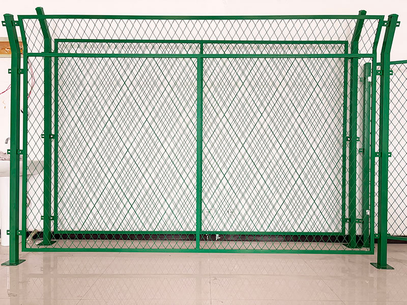 鋼板網(wǎng)菱形孔護欄