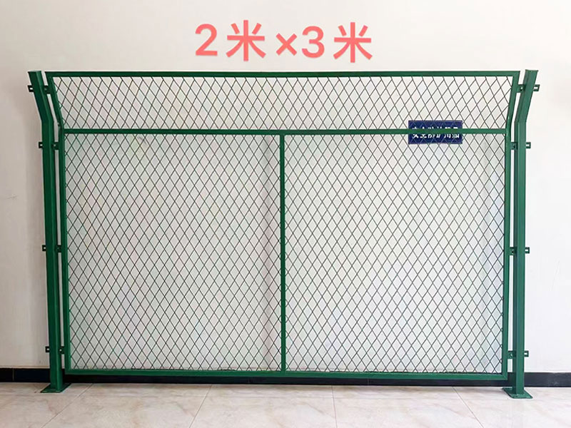 鋼板網(wǎng)菱形孔護欄